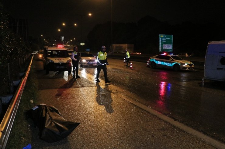 Otoyolda işçi servisi ile otomobil çarpıştı: 1 ölü, 6 yaralı