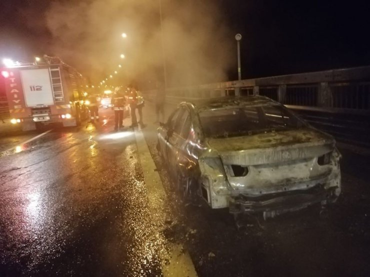 Bolu’da, yanan araç küle döndü