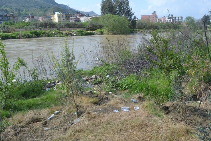 Asi Nehri’ne düşen genç hayatını kaybetti