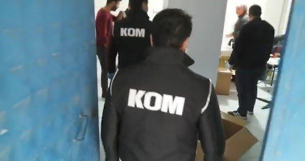 Kocaeli’de kaçak maske imalathanelerine polis baskını