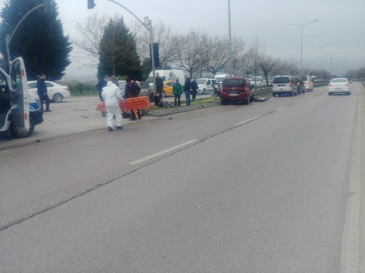 Otomobil ile hafif ticari araç çarpıştı: 3 yaralı