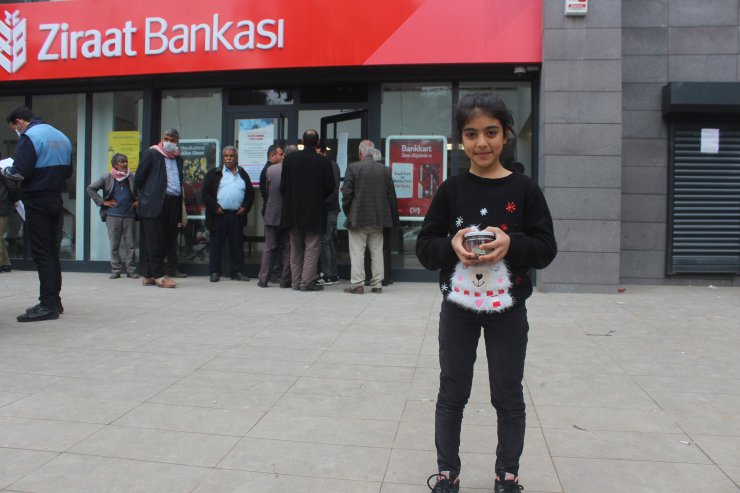 Şanlıurfalı 10 yaşındaki Avaşin, oyuncak almak için biriktirdiği parasını "Milli Dayanışma Kampanyası"na bağışladı