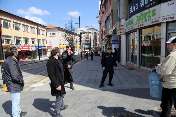 Sivas'ta Atatürk Caddesi araç ve yaya trafiğine kapatıldı