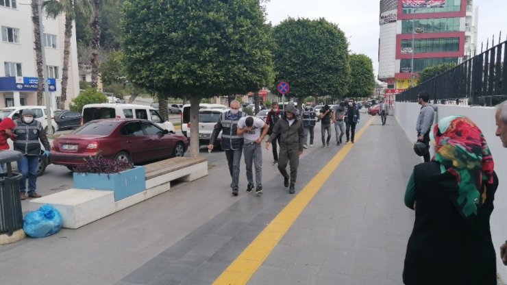 Dövüp hastanelik ettiler, görüntüyü sosyal medyadan paylaştılar
