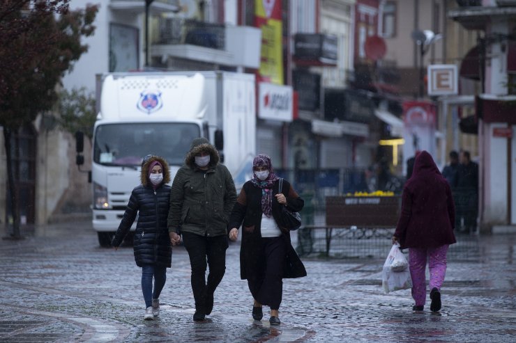 Trakya'da koronavirüs önlemleri ve yağışlı hava sokaklarda insan yoğunluğunu azalttı