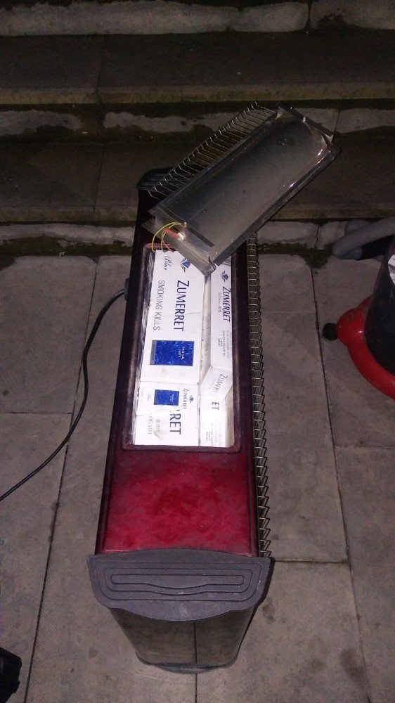 Elektrikli süpürge ve soba içinden kaçak sigara çıktı