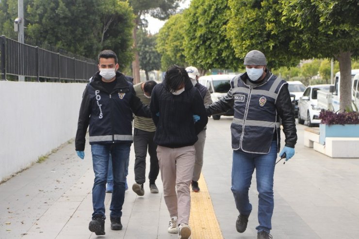 Yaşlı kadının tüm birikimini aldılar, "Biz de oyuna geldik" dediler