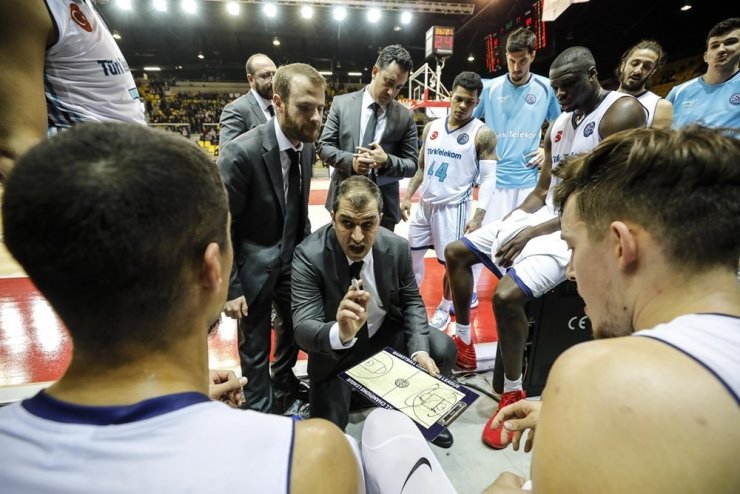 Türk Telekom Başantrenörü Burak Gören: “Basketbol Şampiyonlar Ligi sağlığı ön plana koydu”