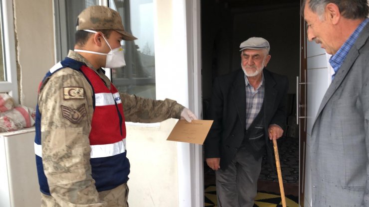 Ulaş ilçesinde ihtiyaç sahiplerine nakdi destek ödemesi evlerinde yapılmaya başlandı