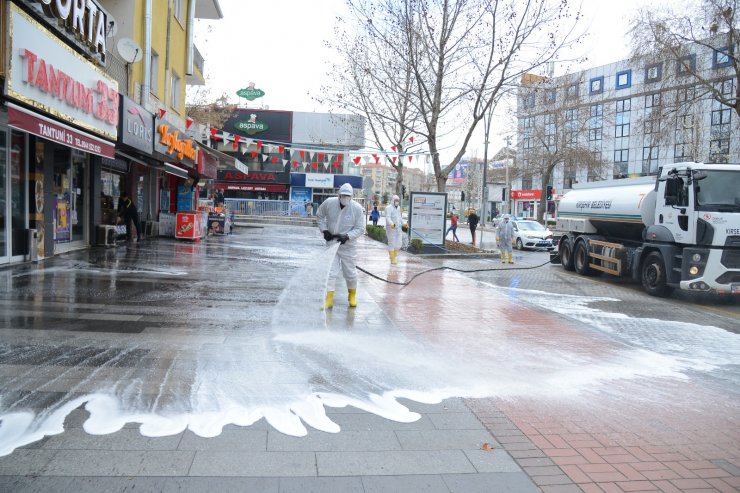 Kırşehir ile Nevşehir'de ana cadde ve sokaklar dezenfekte edildi