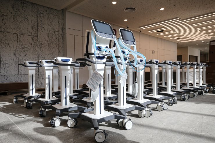 Koronavirüsle mücadelede kullanılacak solunum cihazlarının ilk partisi ulaştı