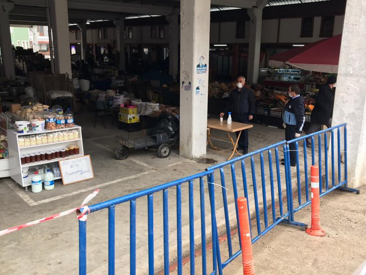 Kızılcahamam'da pazarda koronavirüs denetimleri