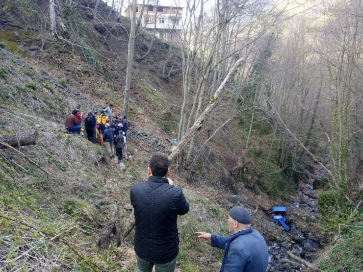 Uçuruma yuvarlanan amcayı OBB ekibi kurtardı