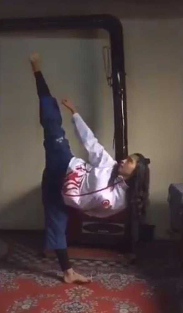 Melikgazi Belediyespor Kulübü Taekwondo Takımı Evde Çalışıyor