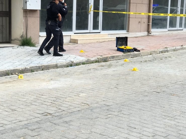 Kuşadası’nda kuzenlere silahlı saldırı: 1 ölü, 1 yaralı