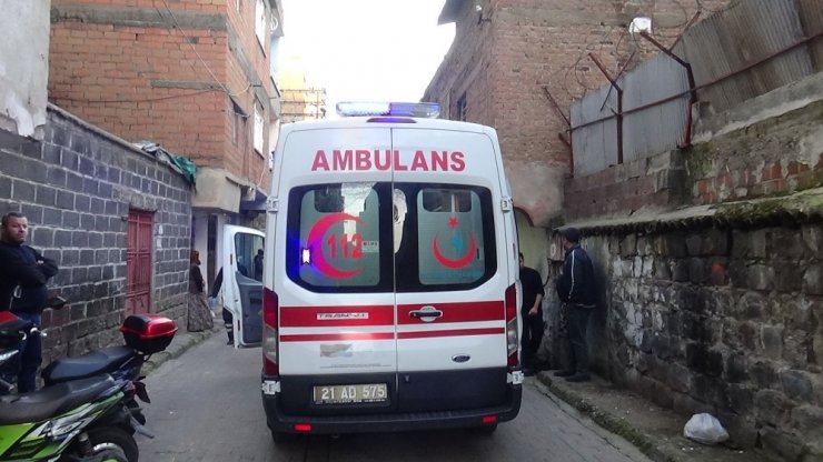 Diyarbakır’da silahlı kavgada top oynayan çocuk ile birlikte 3 kişi yaralandı