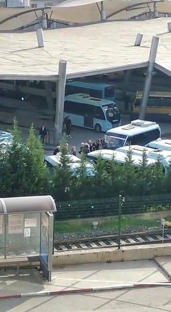 Vatandaşlar yine ‘sosyal mesafe’ yasağını dinlemedi, kavgaya tutuştu
