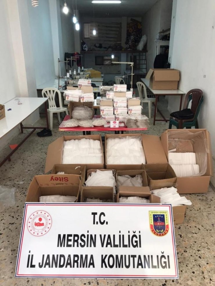 Mersin’de izinsiz maske ve tulum üretilen depoya baskın