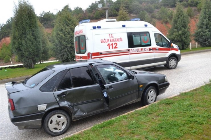 Otomobil ile motosikletin çarpıştı, 1 kişi yaralandı