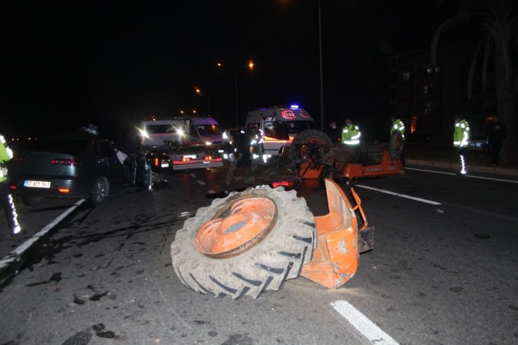 Alkollü sürücü traktöre arkadan çarptı: 3 yaralı