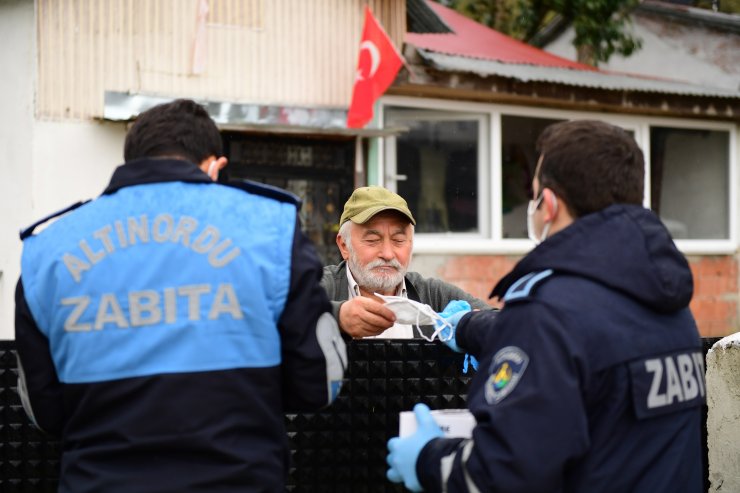 Altınordu Belediyesi 30 bin ücretsiz maske dağıttı