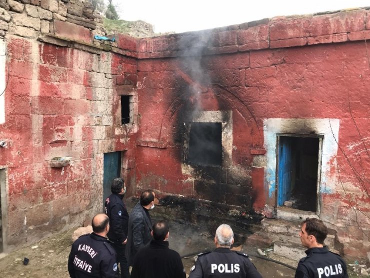 İncesu’da metruk binada yangın çıktı