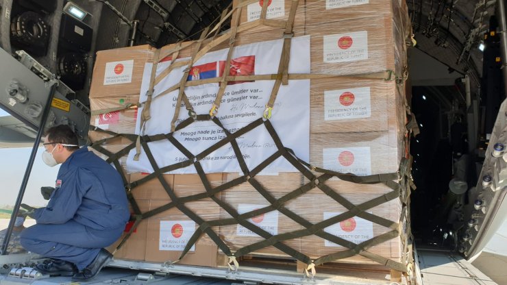 MSB: Türkiye'nin gönderdiği sağlık malzemeleri Sırbistan'a ulaştı