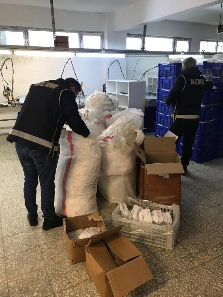 Ordu’da kaçak üretilen el dezenfektanı ve 130 bin maske ele geçirildi