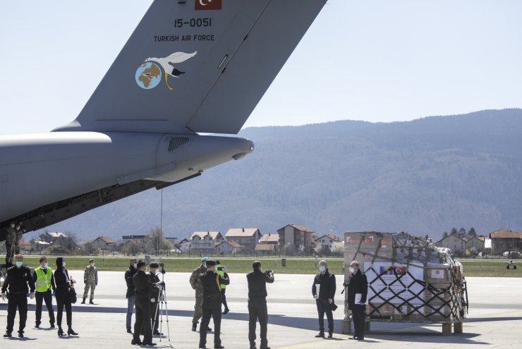 MSB: "Türkiye'nin gönderdiği sağlık malzemeleri Bosna Hersek'e ulaştı"