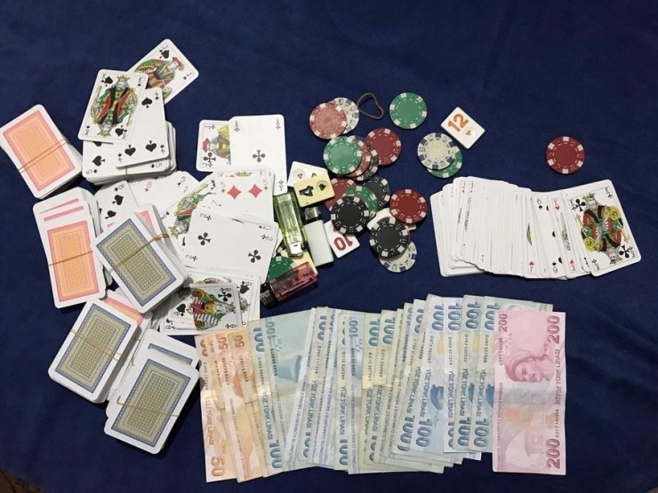 Vali baskını sosyal medya hesabından "İlginç şeyler yaşanıyor" başlığıyla paylaştı