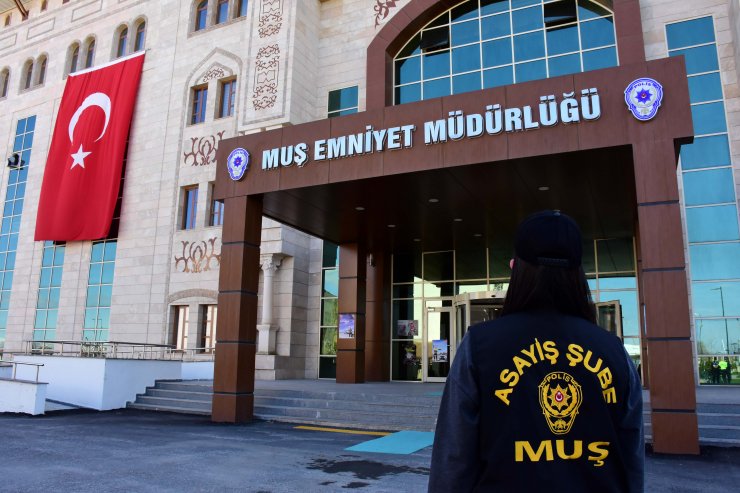 Emniyet teşkilatının göz bebeği kadın polisler bu zorlu günlerde de suçlulara göz açtırmıyor