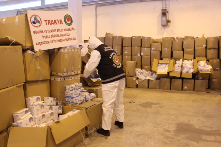 İpsala Sınır Kapısı'nda tırda 767 bin tıbbi maske ele geçirildi