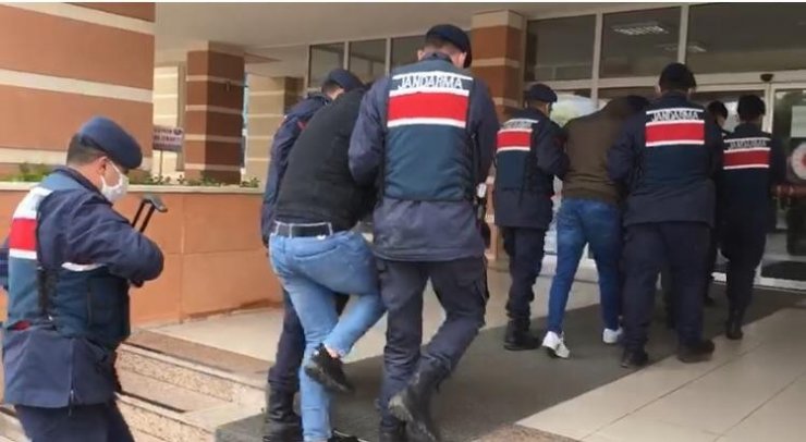 Hem halka hizmet ediyorlar hem de suçlularla mücadele ediyorlar