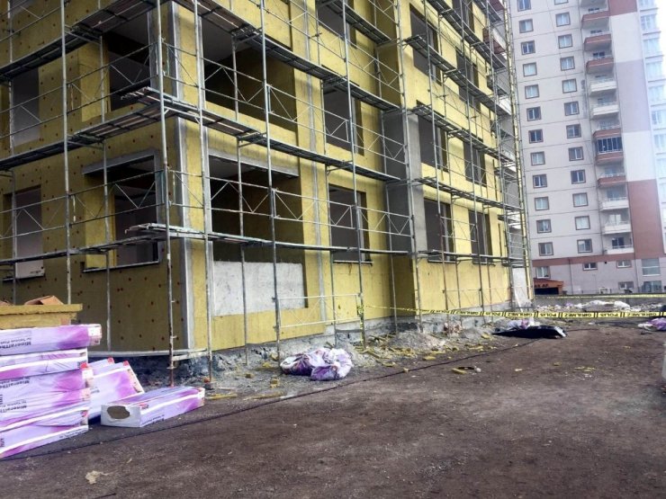 11. kattan düşen inşaat işçisi hayatını kaybetti