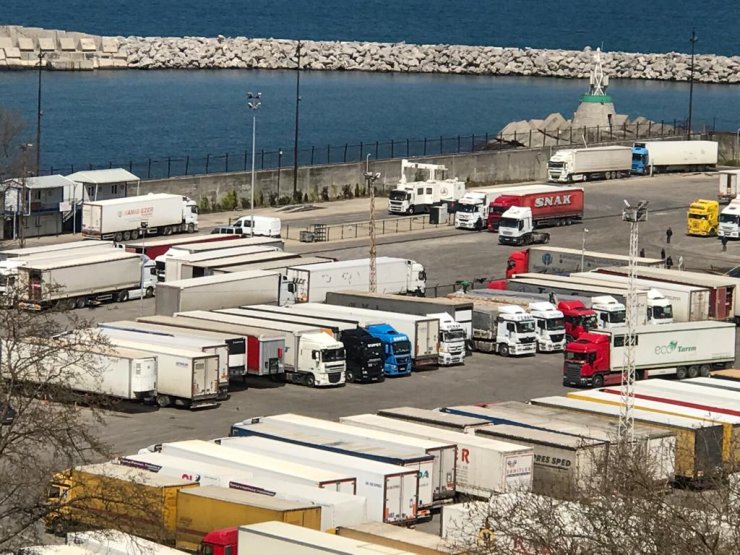 Ukrayna'dan gelen 16 Türk tır şoförü Kovid-19 tedbirleri kapsamında Zonguldak'ta öğrenci yurduna yerleştirildi