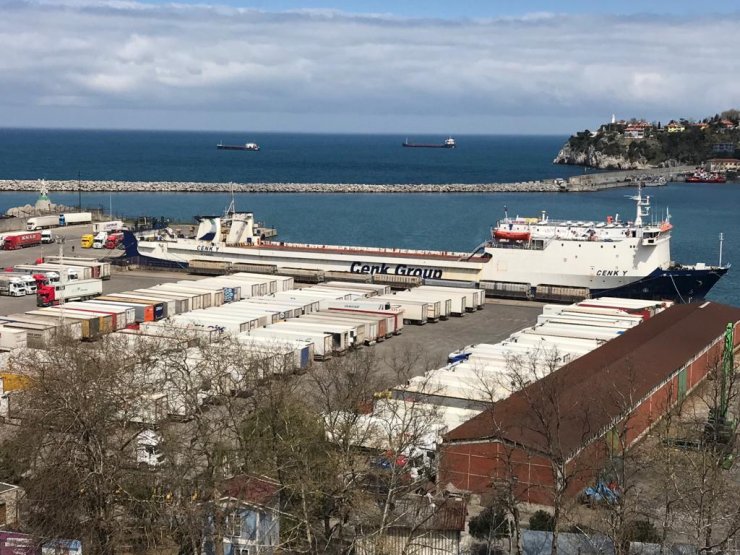 Ukrayna'dan gelen 16 Türk tır şoförü Kovid-19 tedbirleri kapsamında Zonguldak'ta öğrenci yurduna yerleştirildi