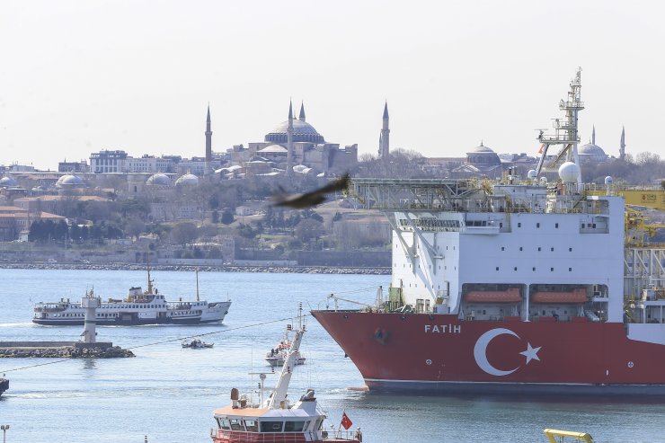 "Fatih" sondaj gemisi Haydarpaşa Limanı'nda