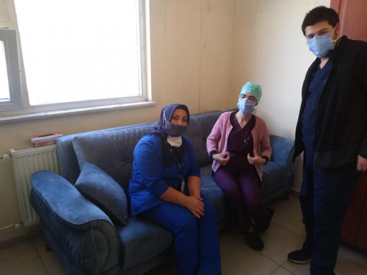 Öz Ağaç-İş Sendikası sağlık çalışanları için hastanelere oturma grubu gönderdi