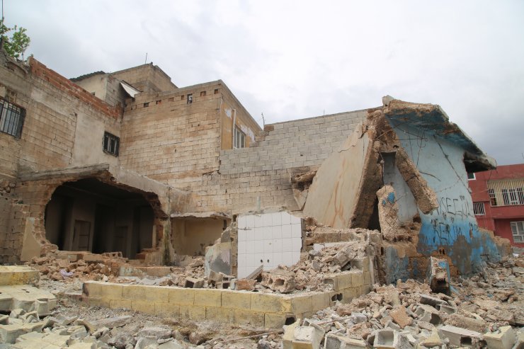 Şanlıurfa'da çöken çatı ve duvarın altında kalan iki çocuk yaralandı