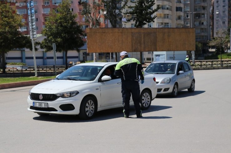 Adana’da sokağa çıkanlara helikopterli denetim