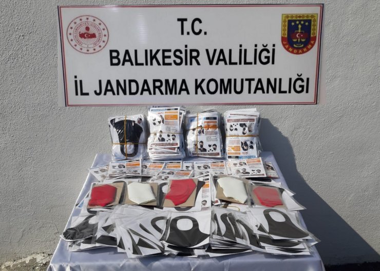 Balıkesir'de kaçak üretilen 5 bin 450 maskeye el konuldu