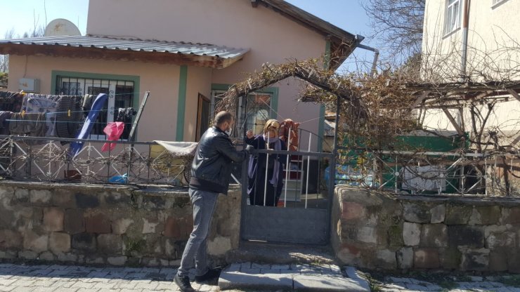 Bünyan Belediyesi sokak sokak ekmek dağıtıyor