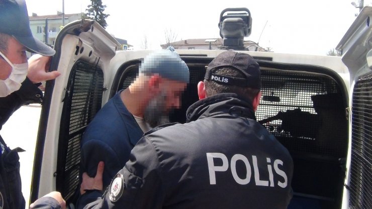 Sokağa çıktı, uyarılara aldırış etmeyince gözaltına alındı