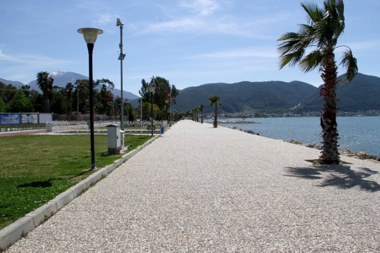 Fethiye’de Yasağın ardından cadde ve sokaklar boş kaldı