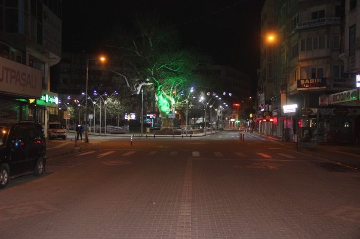 Cadde ve sokaklar sessizliğe büründü