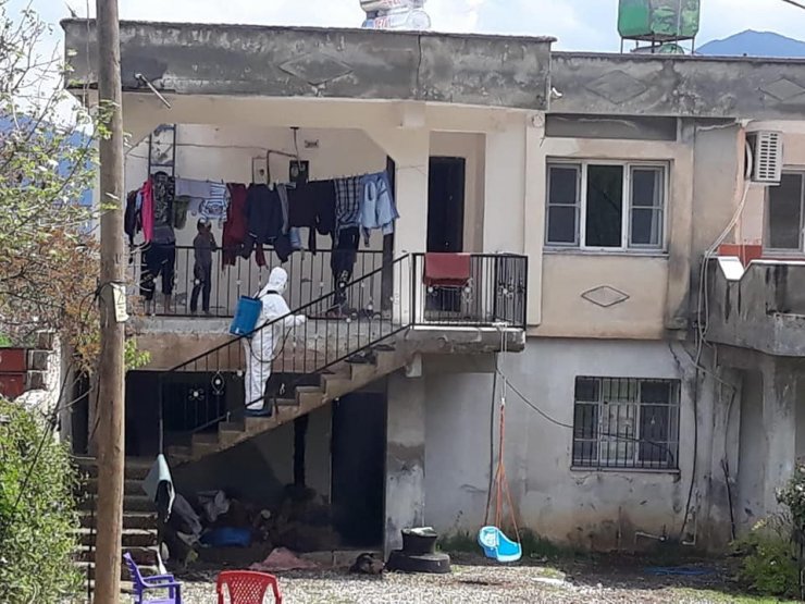 Karantina altında bulunan evler dezenfekte edildi