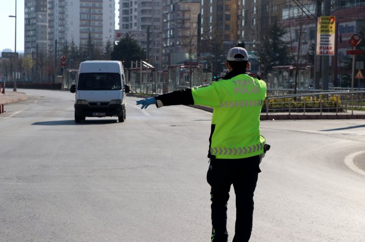 Kayseri'de sokağa çıkma yasağının ardından cadde ve sokaklar boş kaldı