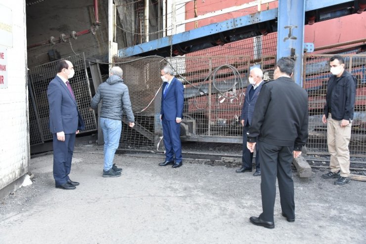 Vali Deniz, göçük meydana gelen madende incelemelerde bulundu