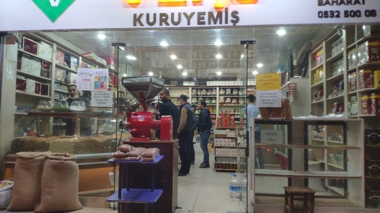 Sokağa çıkma yasağı halkı sokağa döktü
