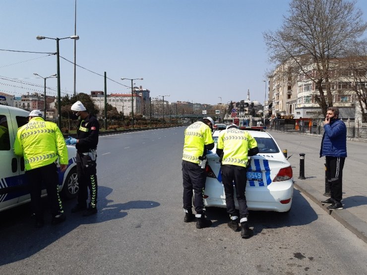Sokağa çıkma yasağını ihlal eden 2 kişiye para cezası